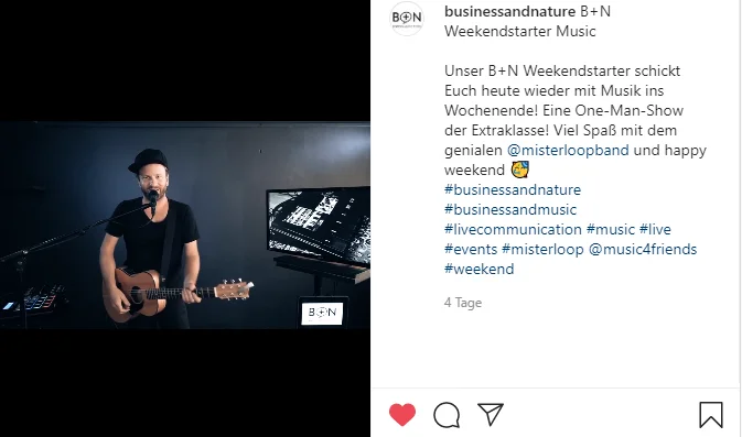 Musikpause bei Online-Meeting, individuelle Melodien für effiziente Zusammenarbeit.